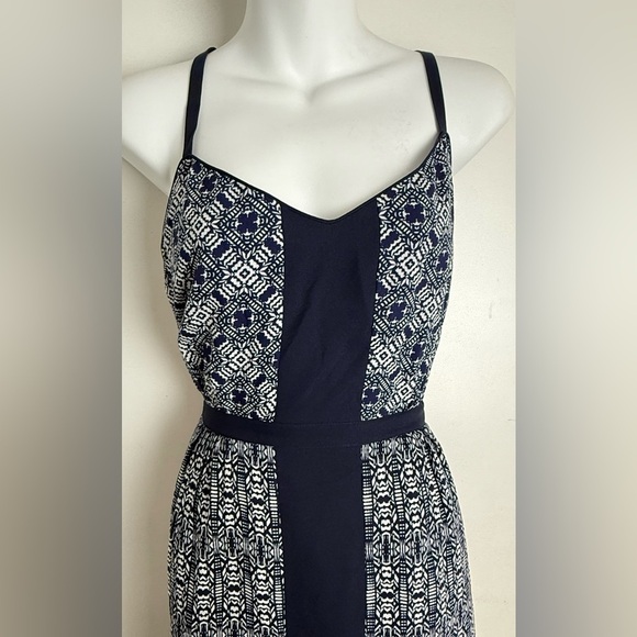 Elegant Black and White Patterned Maxi Dress - Picture 2 of 7